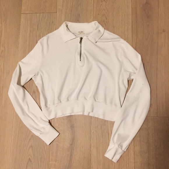 Brandy Melville Tops - NWT Brandy Melville Cropped Quinn